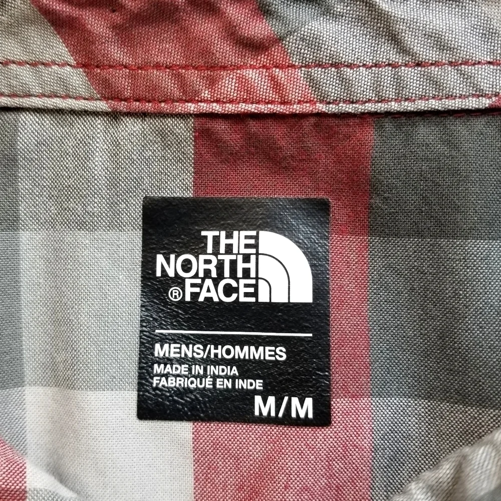 Northface Men's Red Gray White Road Trip Plaid Shortsleeve Buttondown Shirt, M